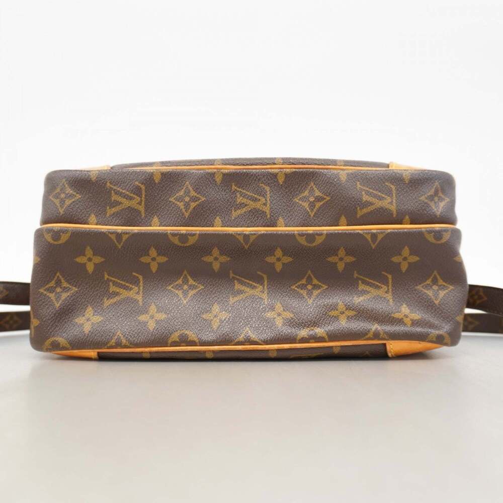 LOUIS VUITTON Brown Monogram Shoulder Bag - Picture 3 of 14